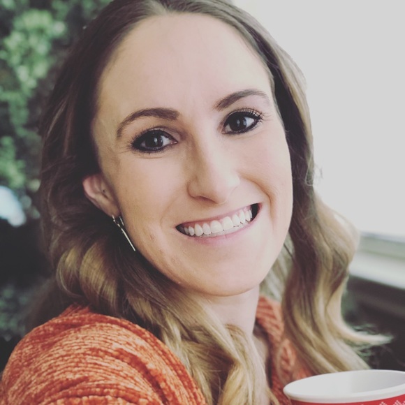 Meet your Posher, Ashley - Picture 1 of 1